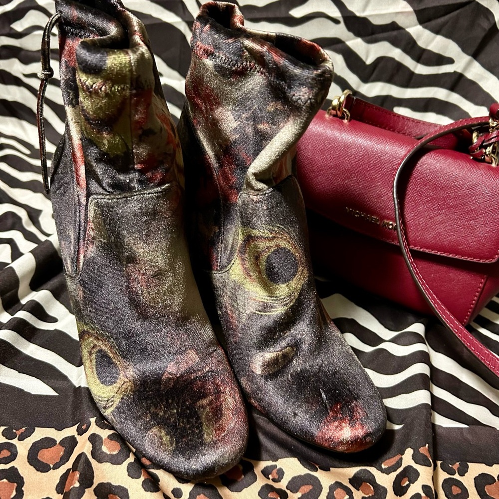 Black and Red Heeled Boots with Artistic Finish